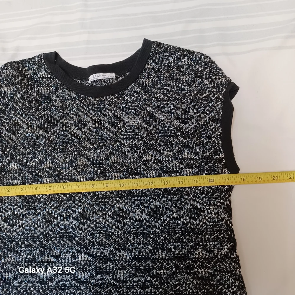 Zara Women Sz S Black and Gray Patterned Crop Top The label is missing, look at - Picture 12 of 12
